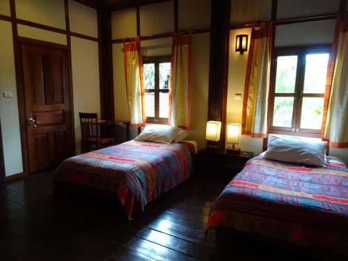 Heritage Deluxe Double Room image 6