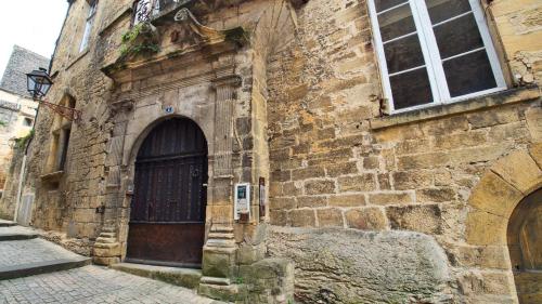 入口, La Maison du Notaire Royal in 薩爾拉拉卡內達市中心