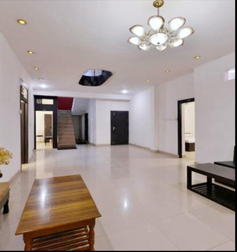 Hotel Deep Hotel Deep is a popular choice amongst travelers in Hisar, whether exploring or just passing through. Both business travelers and tourists can enjoy the propertys facilities and services. Service-min
