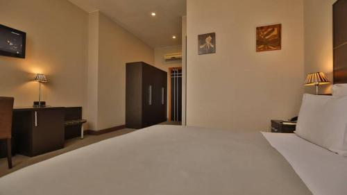 TANA HOTEL