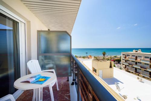 Strand, Hotel Isabel in Carihuela
