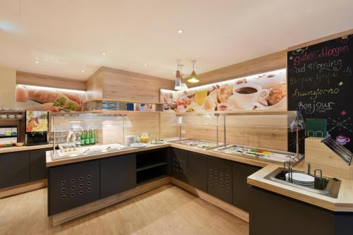 อาหารและเครื่องดื่ม, โรงแรมนอยทอร์ (Hotel Neutor) near อารามเซนต์ปีเตอร์