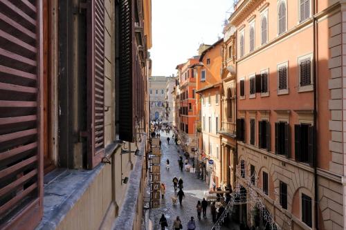 5-Bedroom Holiday Apartments in Campo de Fiori - main image