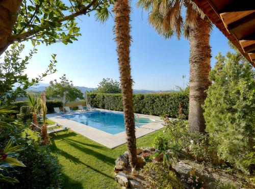 Castello Villa Daphnes - Private Pool & Whirlpool