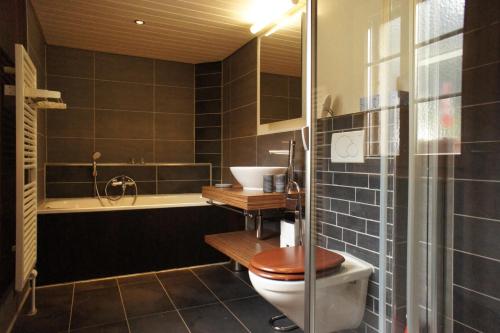 浴室, 巴格布里克木屋酒店 (Chalet Bargblick) in 格林德瓦郊區