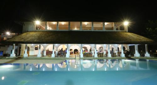 Restaurant, Le Pondy - Beach and Lake Resort in Pondicherry