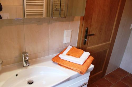 One-Bedroom Apartment image 3
