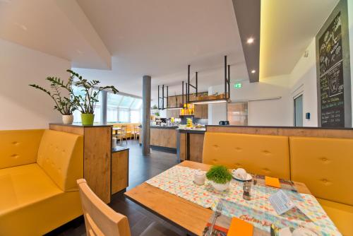 City Hotel 2