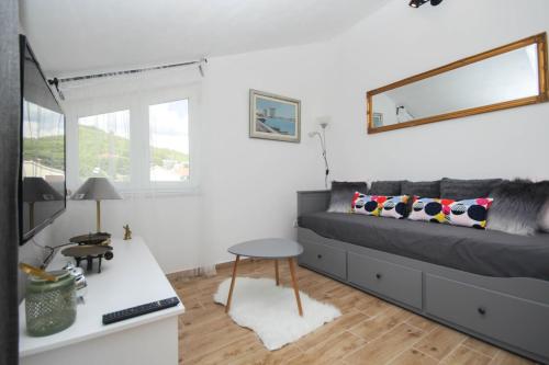 Lola's Apartments - image 10