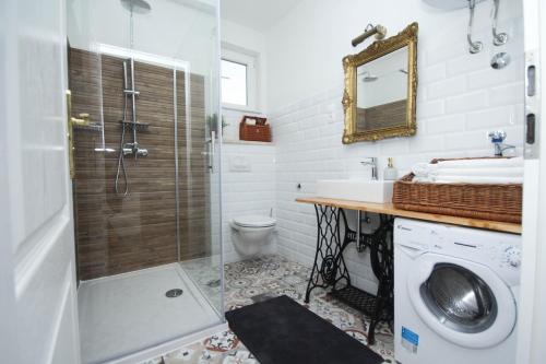 Lola's Apartments - image 11