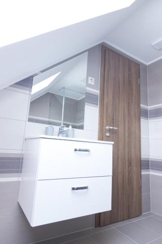 Cuha-gyöngye Apartmanház - image 2