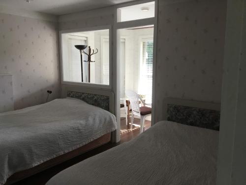 Kelowna Lakeview Cove Bed & Breakfast
