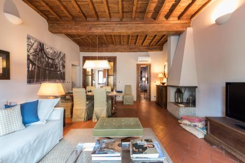 HEART OF FLORENCE Pitti 2 Bed-Apartment - image 6