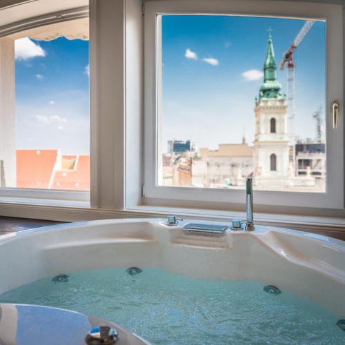 Enzo Capo Suites Down Town - image 12