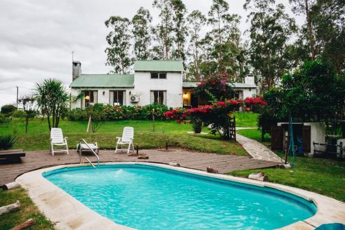 . Casa de campo con piscina y bosque