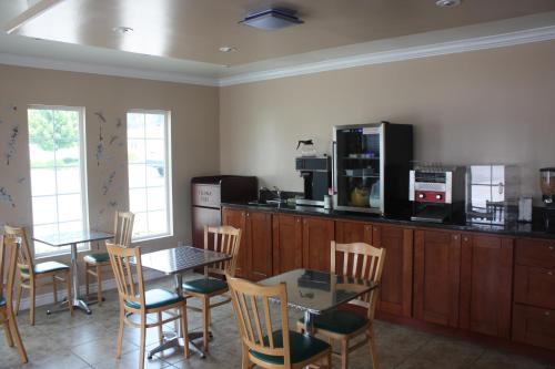 Americas Best Value Inn & Suites - Redding, CA - 로비
