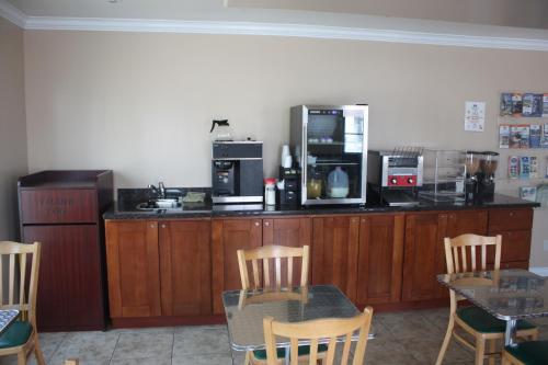 Americas Best Value Inn & Suites - Redding, CA - 식음료(F&B)
