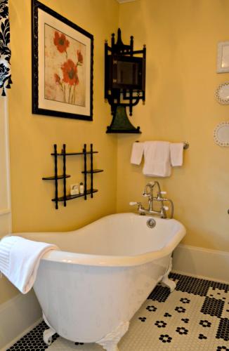 Pettigru Place Bed & Breakfast - 화장실
