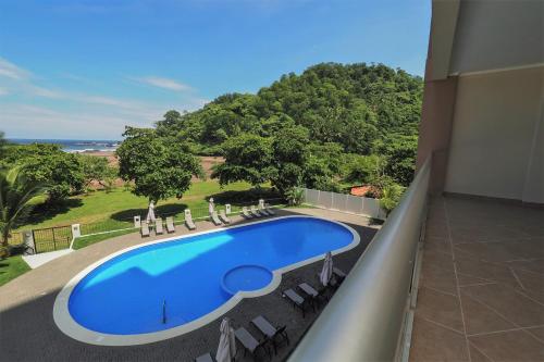 Breakwater Beachfront Condo 603