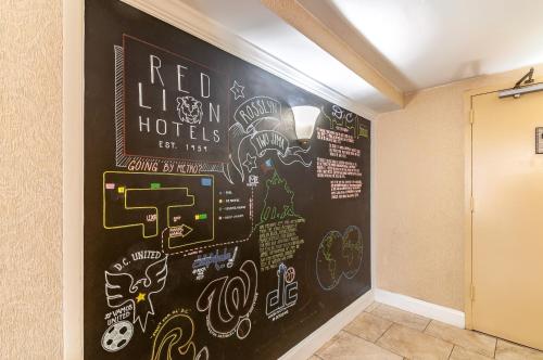 Red Lion Hotel Rosslyn Iwo Jima photo 4