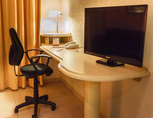 Plaza Inn Express The 4-star Plaza Inn Express offers comfort and convenience whether youre on business or holiday in Tapachula. Offering a variety of facilities and services, the hotel provides all you need for a goo