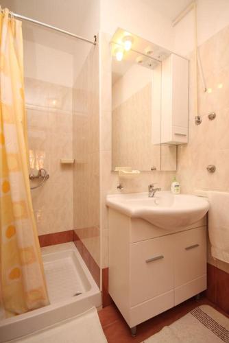 Apartment Fazana 7153b - image 7
