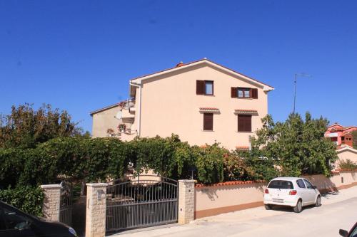  Apartments with a parking space Fazana - 2290 in Fažana