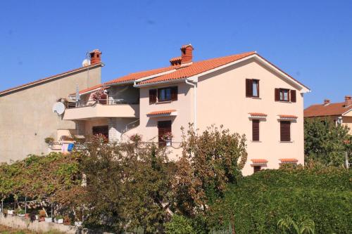  Apartments with a parking space Fazana - 2290 in Fažana