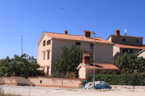  Apartments with a parking space Fazana - 2290 in Fažana