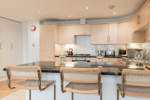 Central Home with Parking near Waterloo & St Thomas & Big Ben & Parliament, Londýn (fotografie 6)