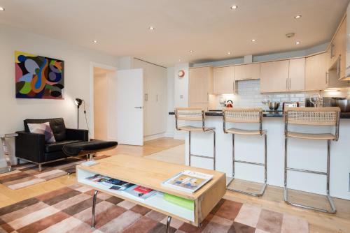 Central Home with Parking near Waterloo & St Thomas & Big Ben & Parliament, Londýn (fotografie 5)