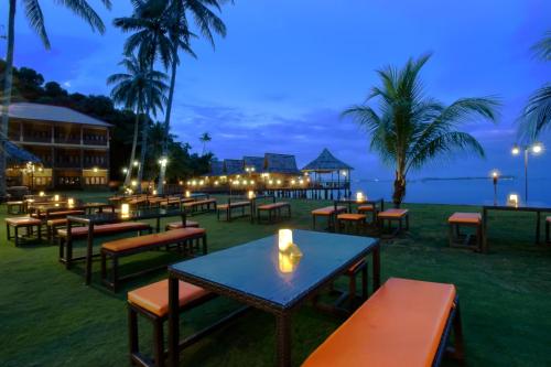 Restaurant, BINTAN SPAVILLA BEACH RESORT in Bintan Island