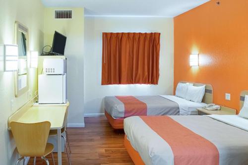 Motel 6 Seymour, In - North