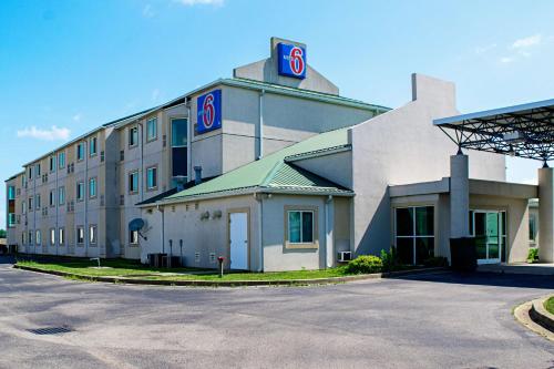 Motel 6-Seymour, IN - North