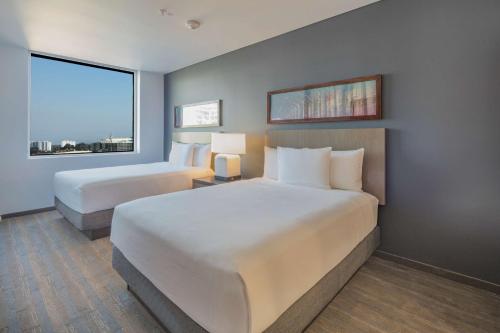 2 bedrooms, 3 beds