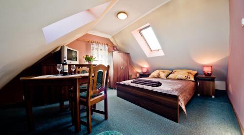 Double or Twin Room - Attic room in Dom Artusa