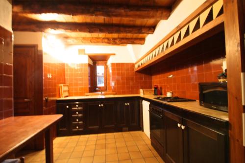 H4, Bordes d'Arinsal, Triplex Rustico con chimenea, Arinsal, Zona vallnord in Mas de Ribafeta