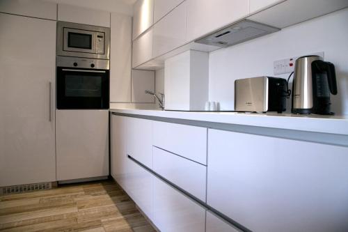 Corina Suites & Apartments - image 9