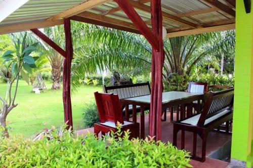 Baan Suan Nam Resort near Donsak Pier