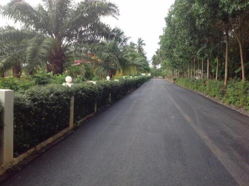 Baan Suan Nam Resort near Donsak Pier