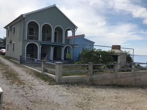  Apartment Misic, Unterkunft in Rtina