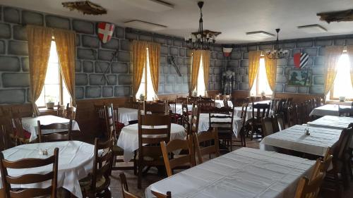 Hotel Camelot - image 6