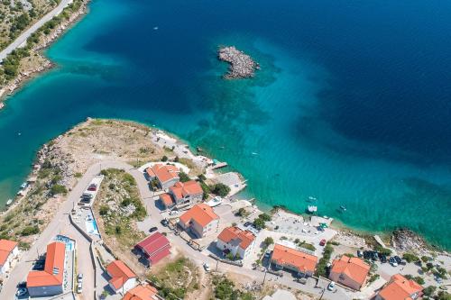 Apartment Annabella with Pool and sea view