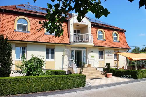 Marben Panzió - Accommodation - Hegykő