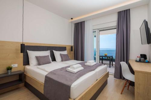 Double Room with Balcony and Sea View