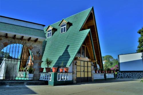 Hotel "La Cabaña de Don Adolfo" (Hotel "La Cabana de Don Adolfo") in Col Sta Julia