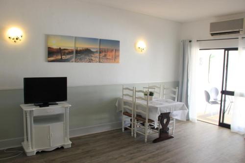  Beach and Pool Studio Apartment in Lagos