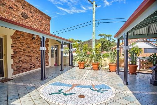 Ettalong Beach Tourist Resort Ettalong Beach Tourist Resort is a popular choice amongst travelers in Central Coast, whether exploring or just passing through. Both business travelers and tourists can enjoy the propertys facilitie