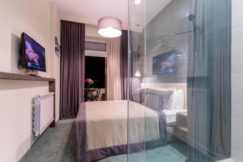 Luxury 3 BR apartment by Freedom square City Center