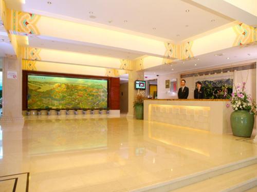 Lobby, Jade Garden Hotel near The Antiquarium of The Palace Museum